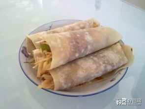 >>所属分类 >> 食材食法   烙馍卷菜是河南登封的著名的汉族面食小吃