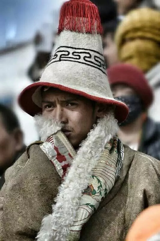 可是,当你接触到若尔盖安多汉子,你会发现,无论是豪迈的性格,还是俊朗